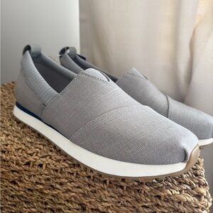 Toms Men's Slip-On Casual Sneakers in Light Gray